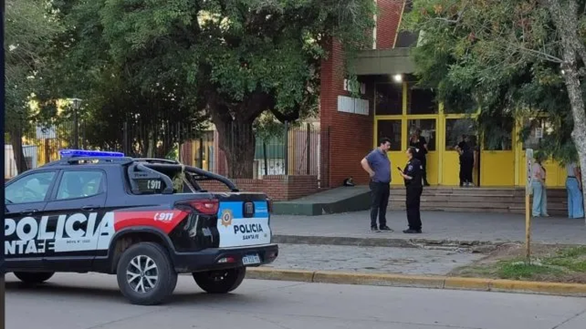 Rosario: secuestraron un arma en la Mariano Moreno a seis meses del tiroteo