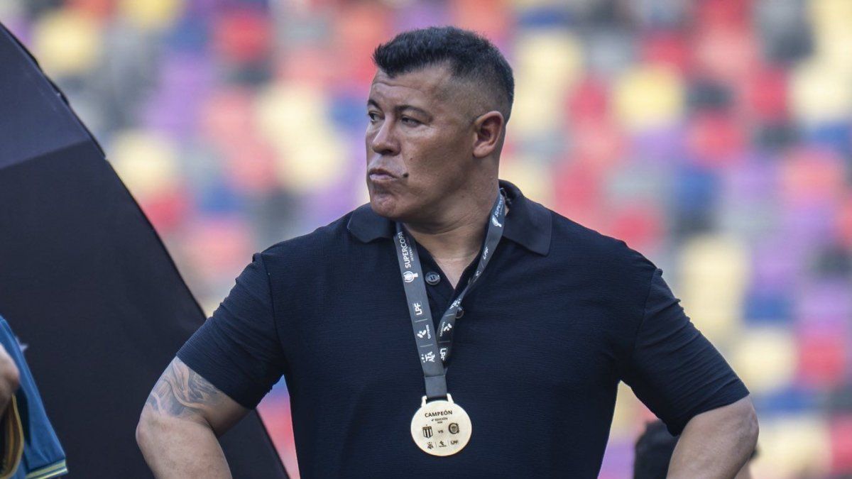 Central en Rosario: Almirón, de cuestionado a campeón, espera recibimiento