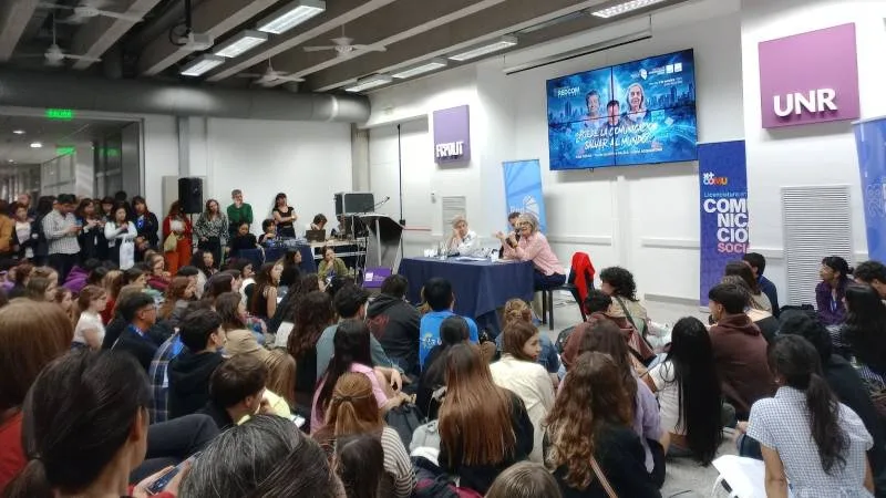 Rosario: IA, pantallas y humanidad en el cierre del congreso Redcom