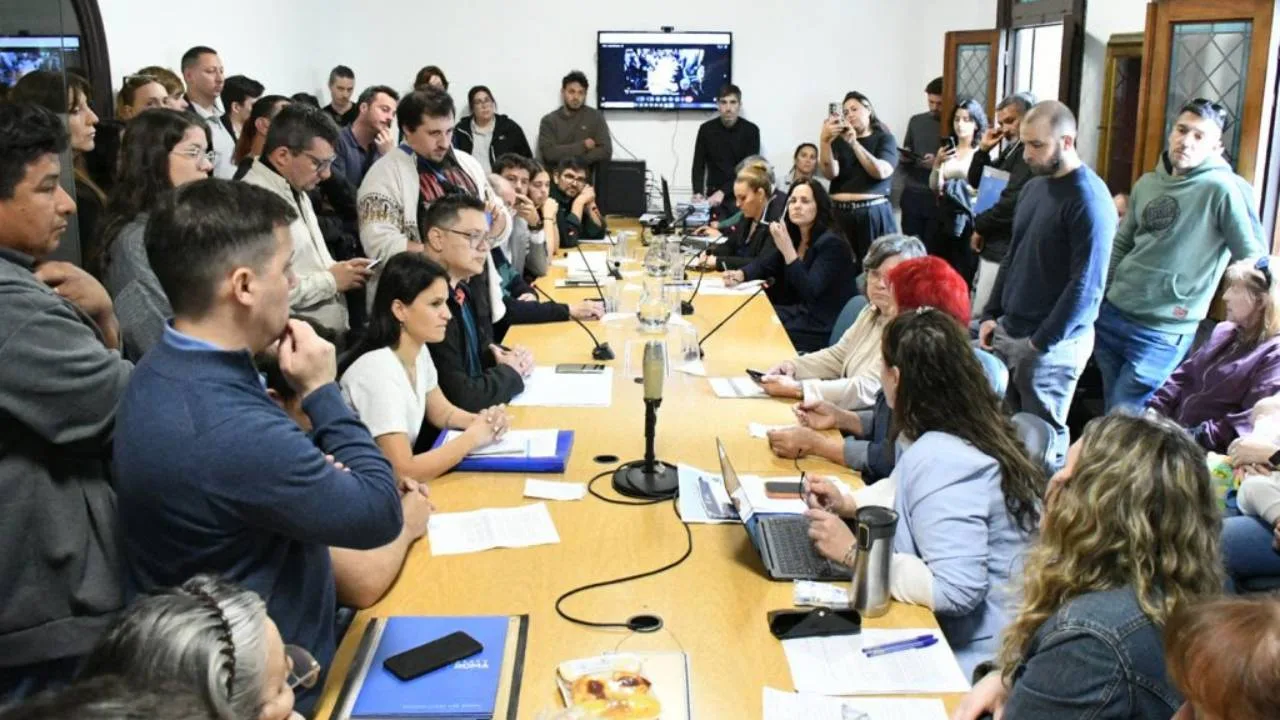 Vecinos del Grupo Roma reclaman lotes en el Concejo de Rosario