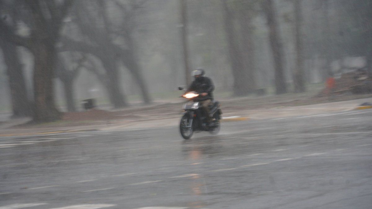Rosario: llovieron más de 75 mm y se mantiene alerta naranja por tormentas