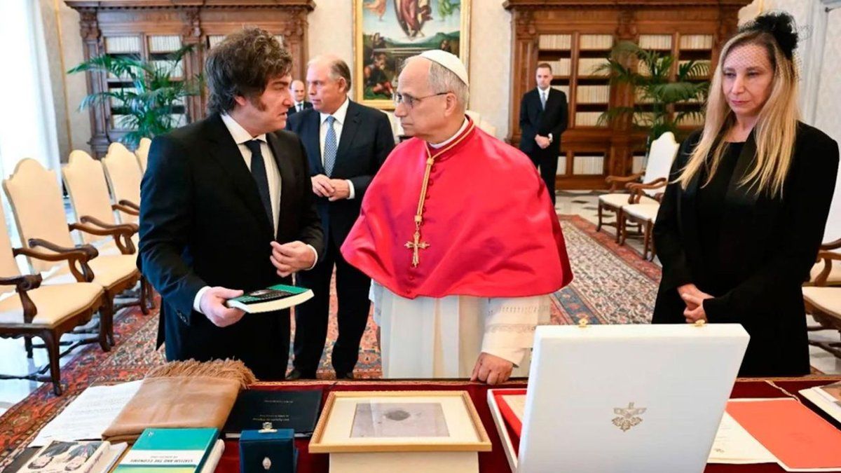 Milei pidió la recuperación del Papa León XIV en nombre de Argentina