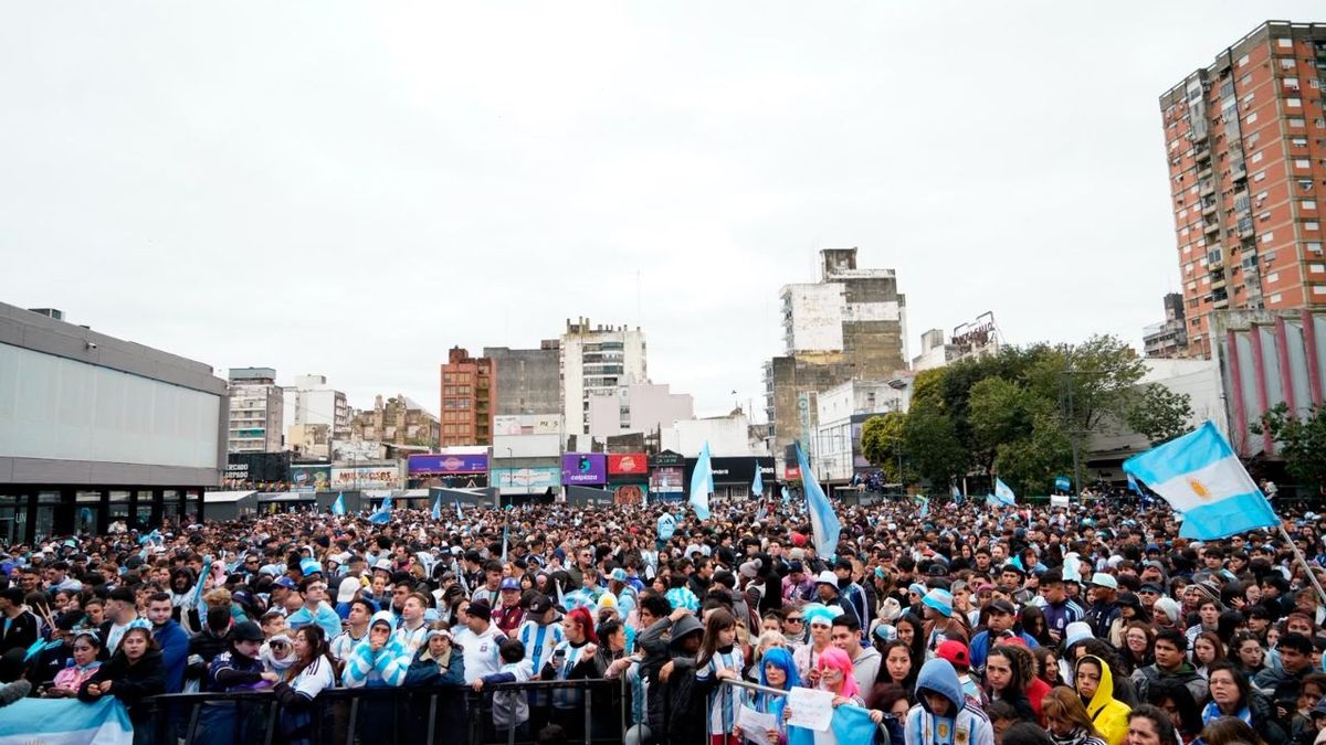 Rosario se paralizó para la final del Mundial: el Fontanarrosa, desbordado de celeste y blanco