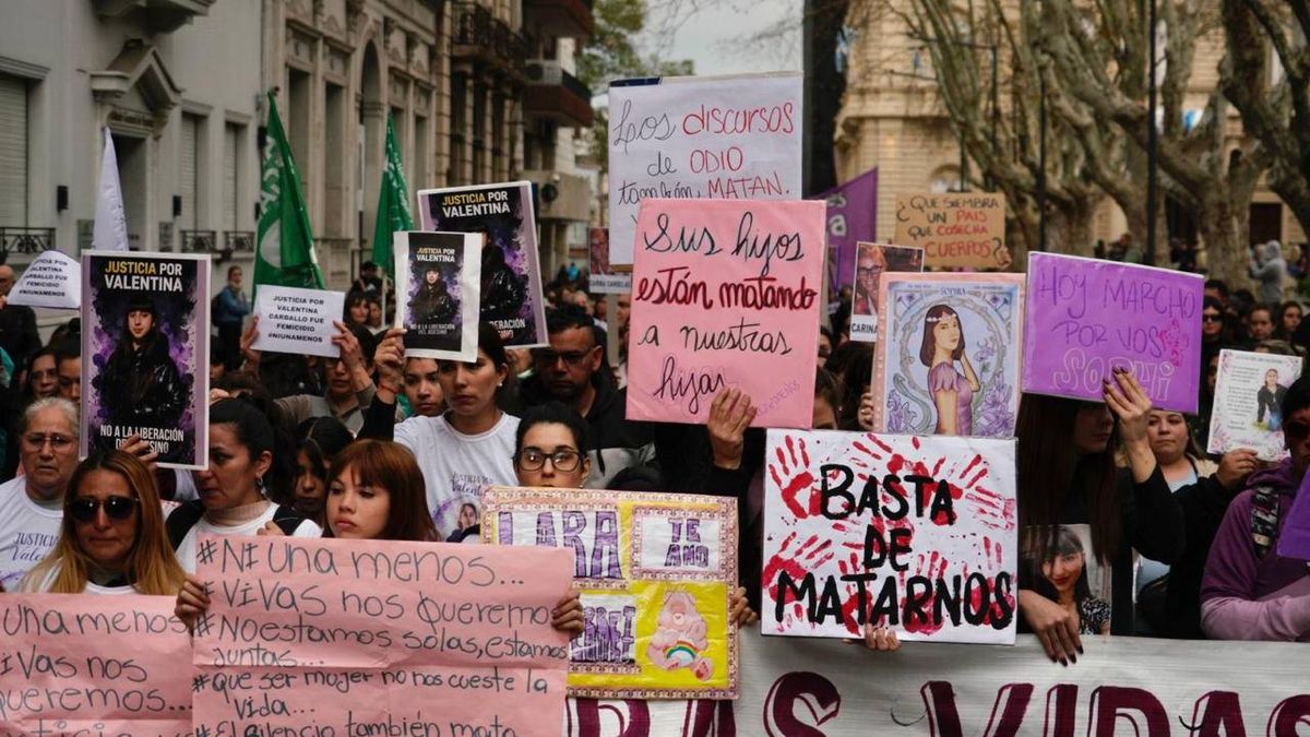 Rosario marcha contra los femicidios: 